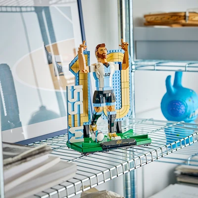 Gambar LEGO Editions Soccer Legend Lionel Messi Set 958 pcs 43015 - Mix