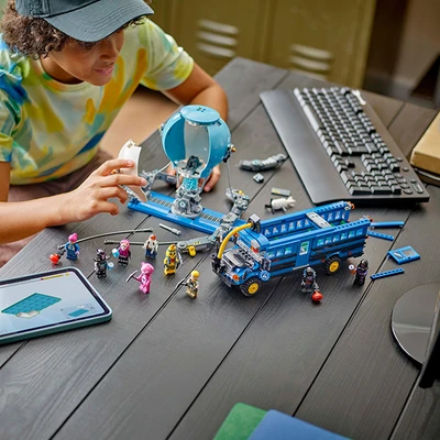 Gambar LEGO Fortnite Battle Bus Set 954 pcs 77073 - Mix