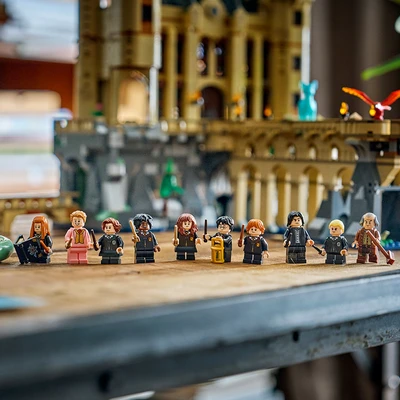 Gambar LEGO Harry Potter Hogwarts Cast East Wing Set 2164 pcs 76473 - Mix