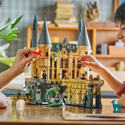 Gambar LEGO Harry Potter Hogwarts Cast East Wing Set 2164 pcs 76473 - Mix