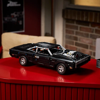 Gambar LEGO Technic Fast & Farious Dodge Charger R/T Set 1516 pcs 42231 - Hitam