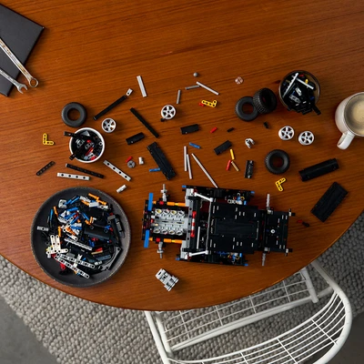 Gambar LEGO Technic Fast & Farious Dodge Charger R/T Set 1516 pcs 42231 - Hitam