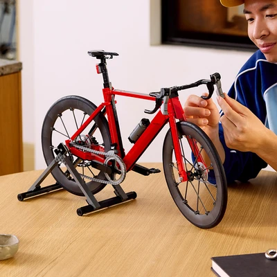 Gambar LEGO Icons Road Bike Set 1015 pcs 11308 - Merah/Hitam