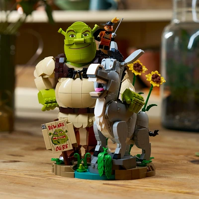 Gambar LEGO Shrek Donkey & Puss In Boots Set 1403 pcs 72423 - Hijau/Abu-abu