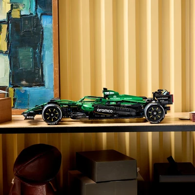 Gambar LEGO Technic Aston Martin Aramco AMR25 F1 Car Set 1547 pcs 42240 - Hijau/Hitam