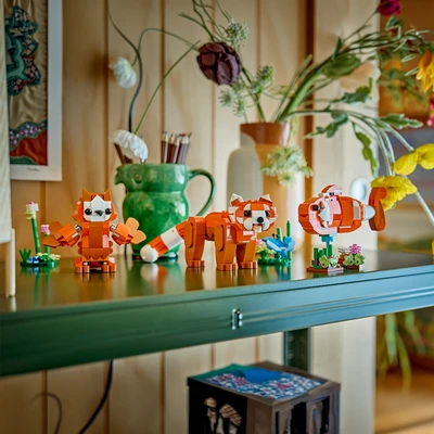 Gambar LEGO Creator 3 in 1 Cute Animals Red Panda Set 297 pcs 31394 - Cokelat/Oranye