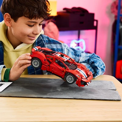 Gambar LEGO Technic Ferrari 488 Pista Car set 882 pcs 42235 - Merah