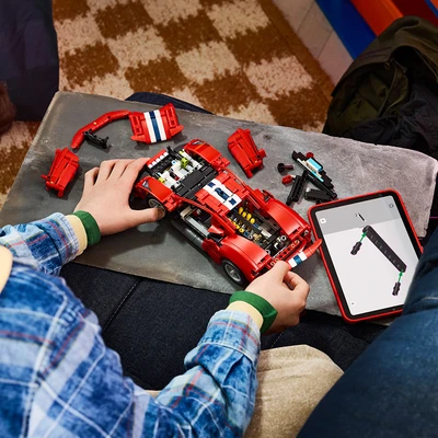 Gambar LEGO Technic Ferrari 488 Pista Car set 882 pcs 42235 - Merah