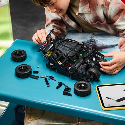 Gambar LEGO Technic Batmobile Tumbler Set 719 pcs 42239 - Hitam
