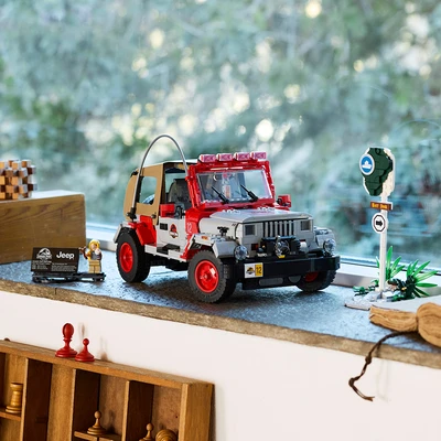 Gambar LEGO Jurassic Park Jeep Wrangler Set 1924 pcs 77984 - Merah