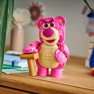 Gambar LEGO Disney Toys Story Lotso Set 570 pcs 43306 - Pink