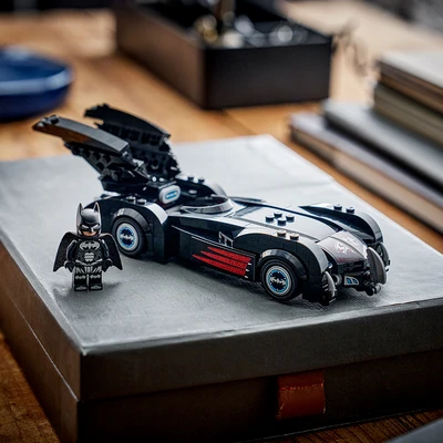 Gambar LEGO DC Batman & Robin Batmobile Set 272 pcs 76333 - Hitam