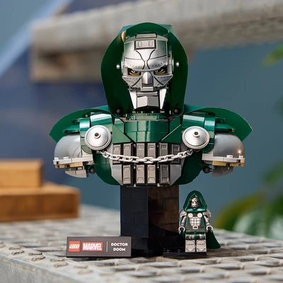Gambar LEGO Marvel Doctor Doom Bust Set 379 pcs 76345 - Hijau/Silver