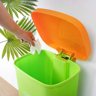 Gambar Krisbow Tempat Sampah Pedal Plastik 50 Liter - Hijau/Oranye