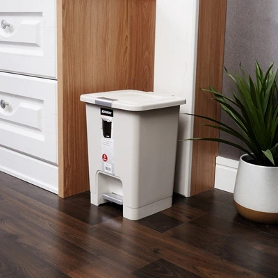 Gambar Krisbow Tempat Sampah Pedal Plastik 6 Liter - Putih