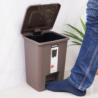 Gambar Krisbow Tempat Sampah Pedal Plastik 6 Liter - Cokelat Tua