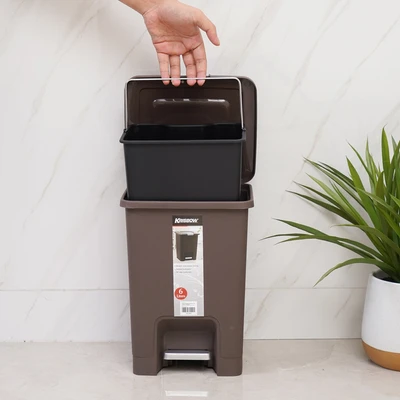 Gambar Krisbow Tempat Sampah Pedal Plastik 6 Liter - Cokelat Tua