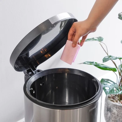 Gambar Krisbow Tempat Sampah Pedal Stainless Steel 25 Liter - Hitam/silver