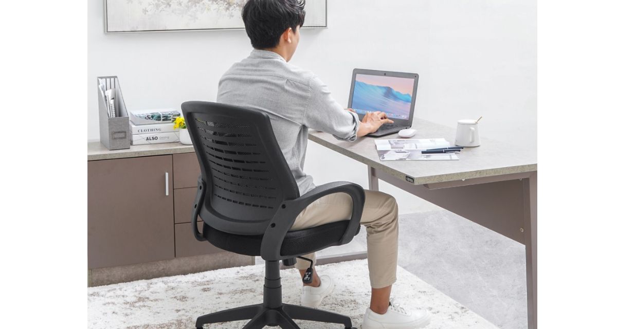 ukuran kursi kantor