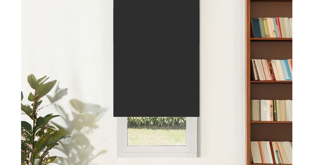 roller blind hitam
