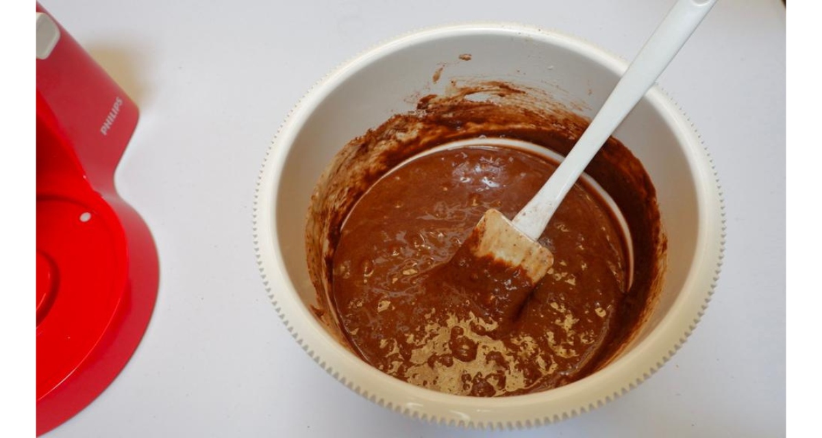 campurkan adonan brownies