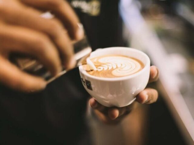 IMAGE_TAHU_jenis-minuman-kopi-cappuccino-560x420_1744689389