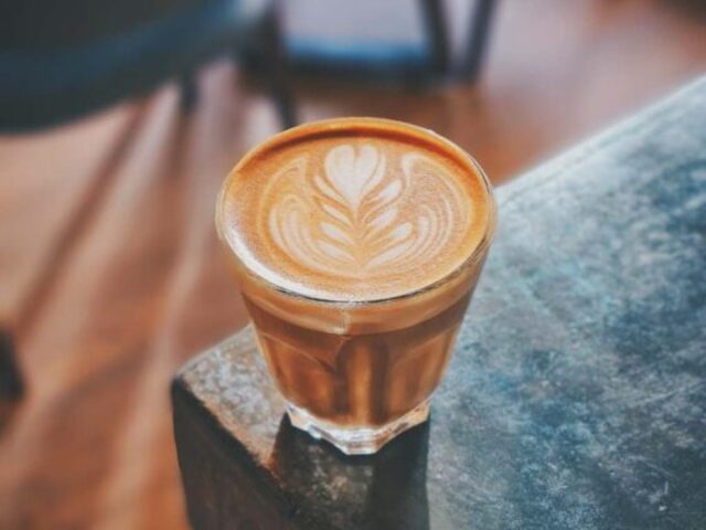 IMAGE_TAHU_jenis-minuman-kopi-latte-560x420_1744691019