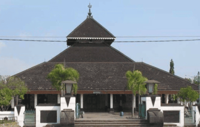 IMAGE_TAHU_rumah-adat-3_1745826213