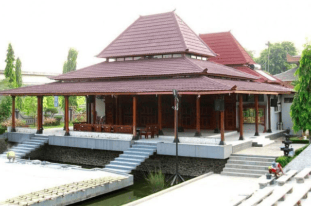 IMAGE_TAHU_rumah-adat-4_1745826250
