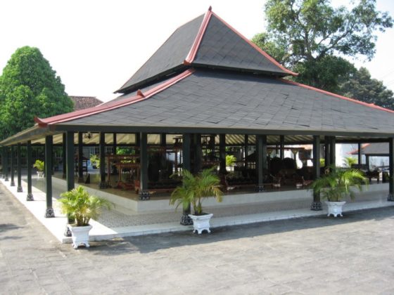 IMAGE_TAHU_rumah-joglo-panggang-pe-560x420_1742548906