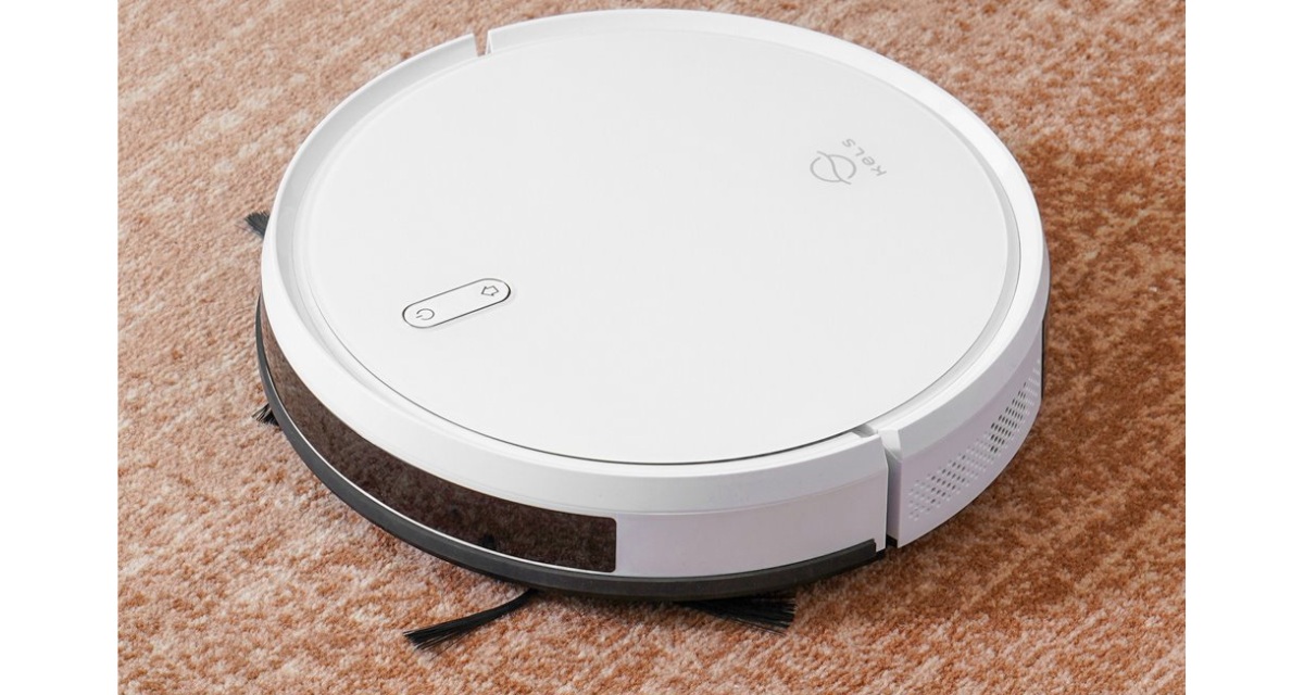 robot vacuum cleaner putih